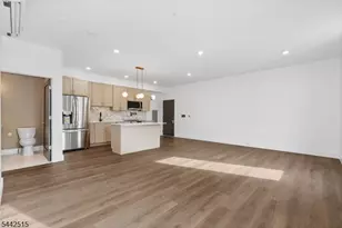 21 Lincoln Park, Newark, NJ 07102 - Photo 2