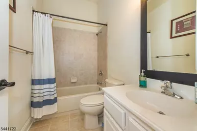 14 Bluffs Ct, Hamburg, NJ 07419 - Photo 12