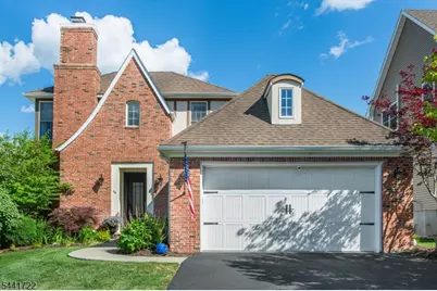 14 Bluffs Ct, Hamburg, NJ 07419 - Photo 1