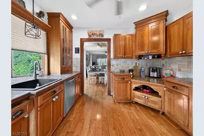 72 Hillcrest Rd, Watchung, NJ 07069 - Photo 2