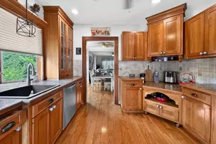 72 Hillcrest Rd, Watchung, NJ 07069 - Photo 2