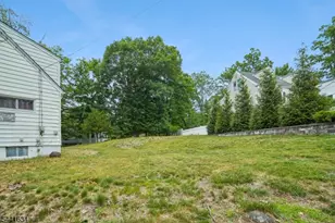 72 Lake Dr E, Wayne, NJ 07470 - Photo 32