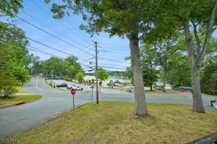 72 Lake Dr E, Wayne, NJ 07470 - Photo 34