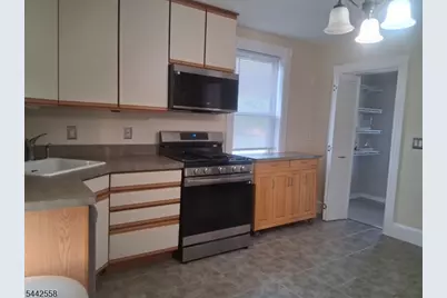 58 Thompson St, Raritan, NJ 08869 - Photo 4