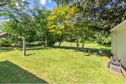 39 Norwood Dr, Long Hill Township, NJ 07933 - Photo 8