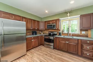 16 Tumbling Brook Rd, Montville Township, NJ 07082 - Photo 32