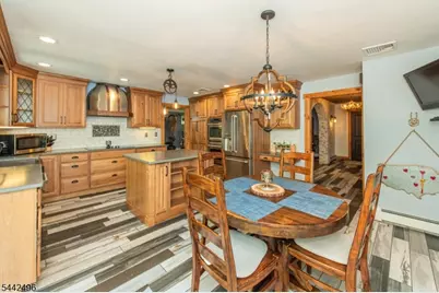 16 Tumbling Brook Rd, Montville Township, NJ 07082 - Photo 8