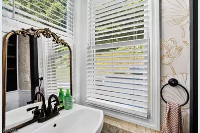 71 Reeve Ave, Bloomingdale, NJ 07403 - Photo 10