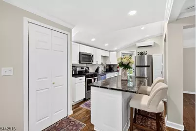 71 Reeve Ave, Bloomingdale, NJ 07403 - Photo 8