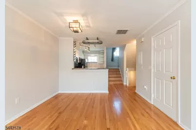 31 Victory Ct, Victory Gardens, NJ 07801 - Photo 2
