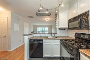 31 Victory Ct, Victory Gardens, NJ 07801 - Photo 10