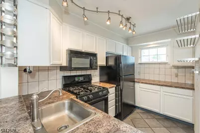 31 Victory Ct, Victory Gardens, NJ 07801 - Photo 14