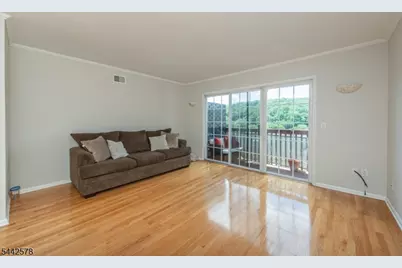 31 Victory Ct, Victory Gardens, NJ 07801 - Photo 6