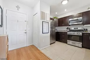 242 The Promenade, Edgewater, NJ 07020 - Photo 10