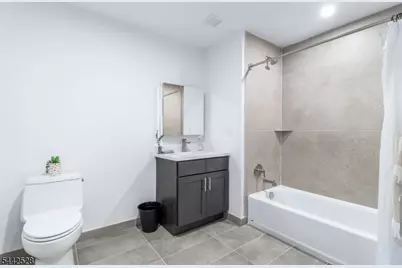 10 Commerce Ct #2J, Newark, NJ 07102 - Photo 8