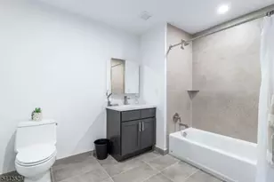 10 Commerce Ct, Newark, NJ 07102 - Photo 8