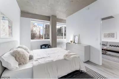 10 Commerce Ct #2J, Newark, NJ 07102 - Photo 6