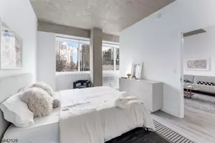 10 Commerce Ct, Newark, NJ 07102 - Photo 6