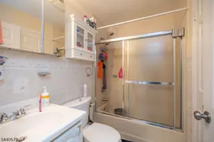 1190 W St George, Linden, NJ 07036 - Photo 12