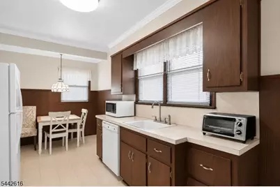 438 Joralemon St, Belleville, NJ 07109 - Photo 8