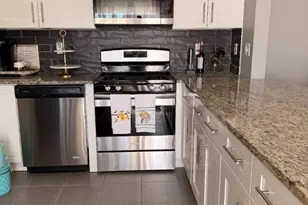 D3 Lily Court, Roselle, NJ 07203 - Photo 12