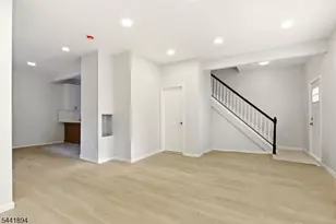 44 Fabyan Pl, Newark, NJ 07108 - Photo 6