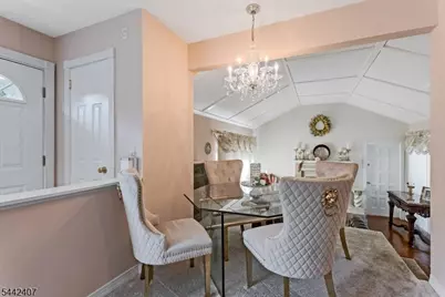8 Alyson Dr, Fairfield, NJ 07004 - Photo 8