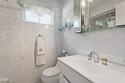 8 Alyson Dr, Fairfield, NJ 07004 - Photo 16