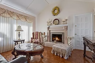 8 Alyson Dr, Fairfield, NJ 07004 - Photo 6