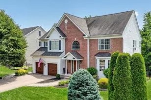 9 Summerfield Dr, Franklin Township, NJ 08540 - Photo 2