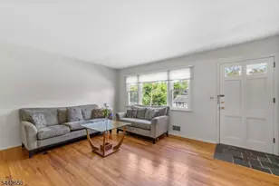 33 Walter Dr, Bloomingdale, NJ 07403 - Photo 10