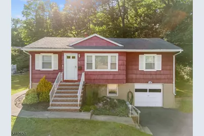 33 Walter Dr, Bloomingdale, NJ 07403 - Photo 1