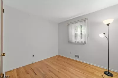33 Walter Dr, Bloomingdale, NJ 07403 - Photo 18