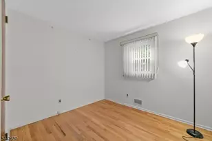 33 Walter Dr, Bloomingdale, NJ 07403 - Photo 18