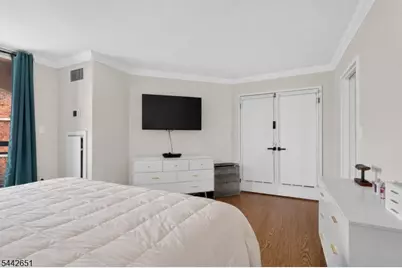 1020 Harmon Cove Tower, Secaucus, NJ 07094 - Photo 24