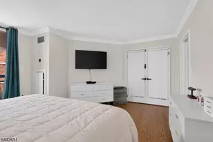 1020 Harmon Cove Tower, Secaucus, NJ 07094 - Photo 24
