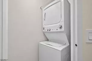 1020 Harmon Cove Tower, Secaucus, NJ 07094 - Photo 22