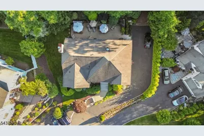 22 Trails End Ct, Westfield Town, NJ 07090 - Photo 2