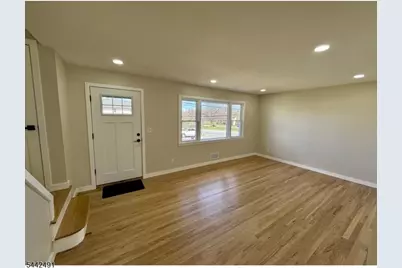 9 Joan Pl, Clifton, NJ 07012 - Photo 4