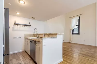 518-536 Gregory Ave #203, Weehawken, NJ 07086 - Photo 6