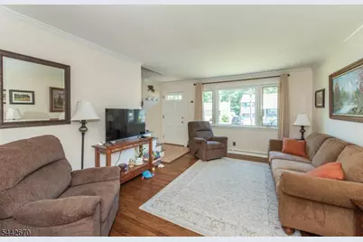 3 Maple Ln, Parsippany, NJ 07034 - Photo 2
