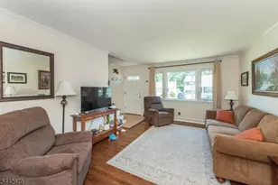 3 Maple Ln, Parsippany, NJ 07034 - Photo 2