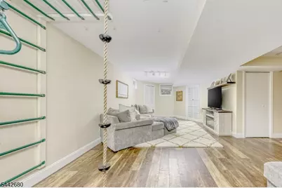 95 Balsam Rd, Wayne, NJ 07470 - Photo 16