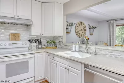 95 Balsam Rd, Wayne, NJ 07470 - Photo 8