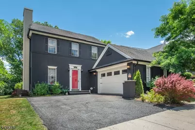8 Bluffs Ct, Hamburg, NJ 07419 - Photo 2