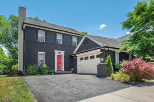 8 Bluffs Ct, Hamburg, NJ 07419 - Photo 2