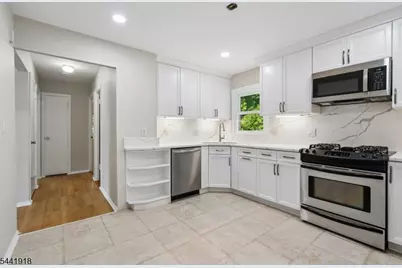 124 Holmes Oval, New Providence, NJ 07974 - Photo 6