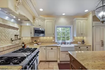 2 Denman Ct, Millburn, NJ 07078 - Photo 12