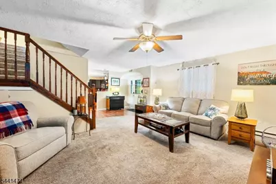 136 Jefferson Trl, Hopatcong, NJ 07843 - Photo 4
