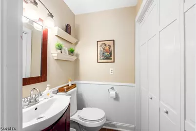136 Jefferson Trl, Hopatcong, NJ 07843 - Photo 12